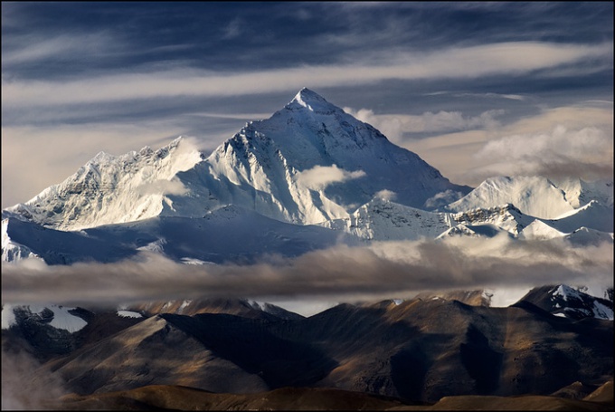 世界で最も高い山頂は何ですか？